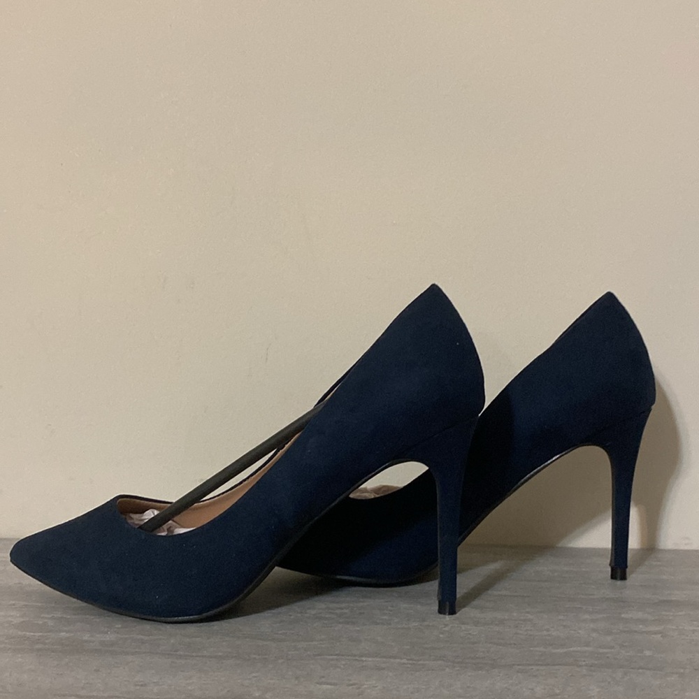 Stillieve Women’s Cindie PumpsNavy Blue Suede 
Size 8M New